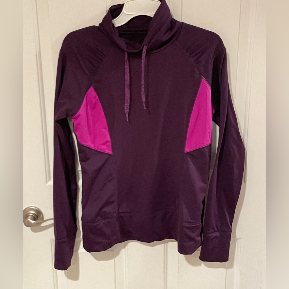 REEBOK women’s size medium High Neck, athletic top thumbhole sleeve GUC B00